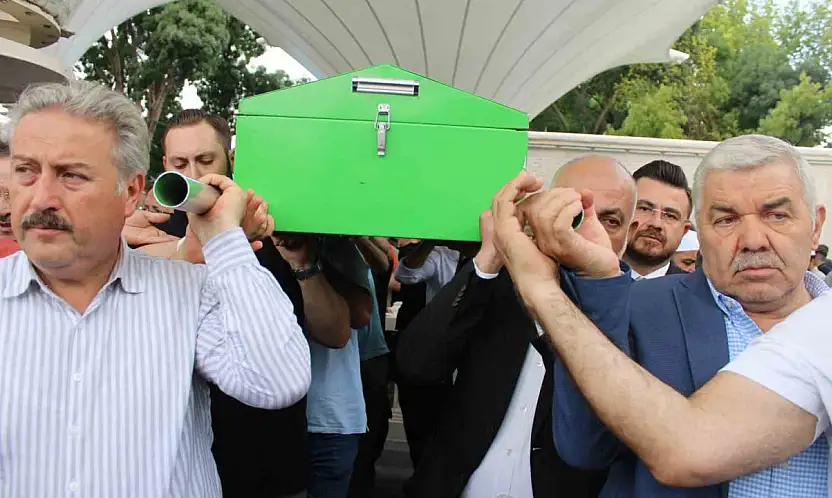 Bisikletten düşerek hayatını kaybeden özel kalem müdürü toprağa verildi