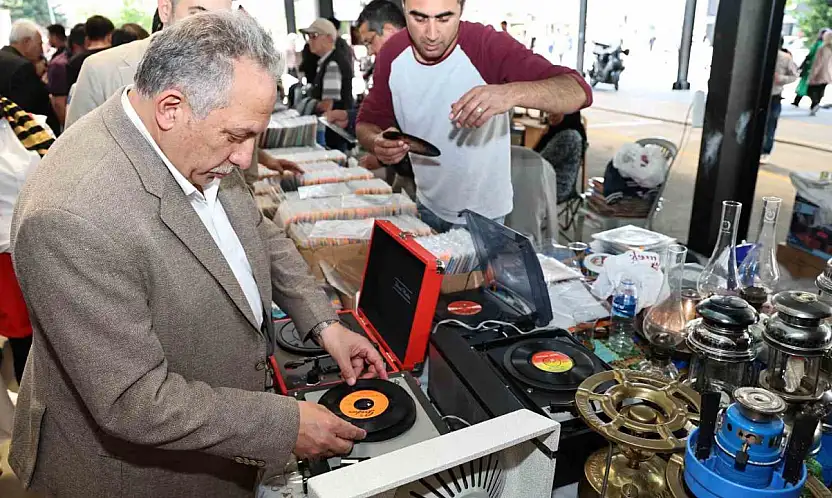 Bu pazar antikacılar buluşuyor