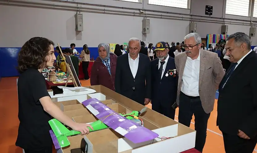 Bünyan Fen Lisesi'nde düzenlenen TÜBİTAK Bilim Fuarı'na yoğun ilgi