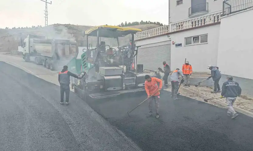 Büyükşehir'den Özvatan Küpeli Mahallesi'nde 5 bin 300 ton sıcak asfalt ile konforlu ulaşım