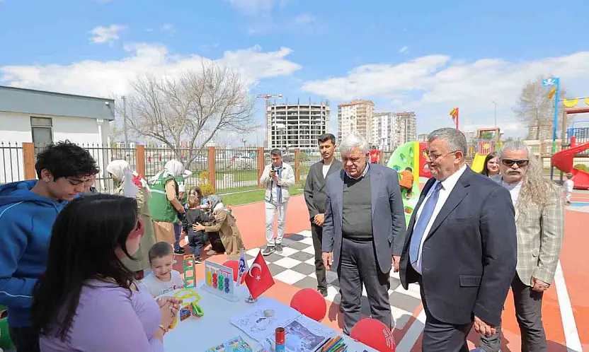 Büyükşehir'in çocuk kütüphanesinde 'Kayseri Kent Konseyi 23 Nisan' etkinliği