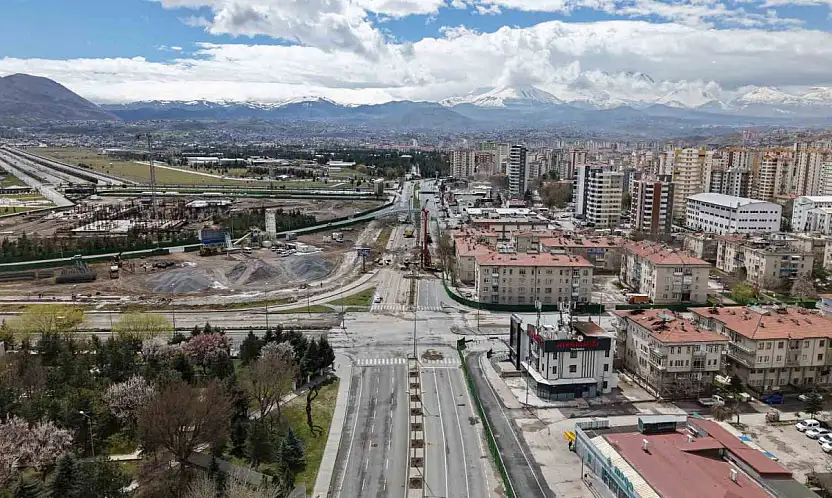 Büyükşehir'in Kartal Katlı Kavşağı Projesi'nde yoğun mesai