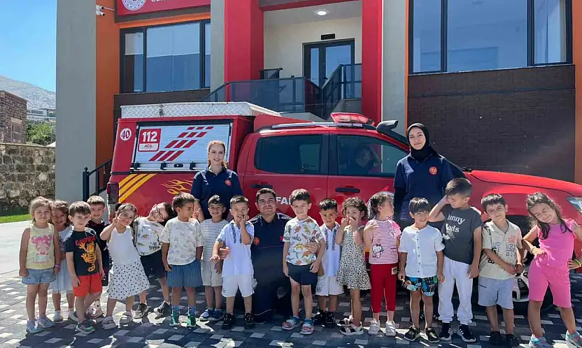 Büyükşehir İtfaiyesi'nden miniklere yangın ve deprem eğitimi