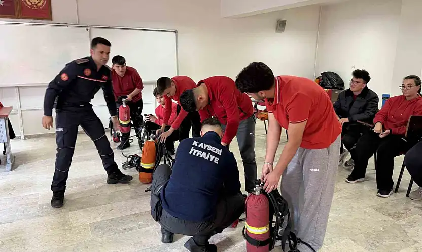 Büyükşehir itfaiyesinden stajyer lise öğrencilerine eğitim desteği