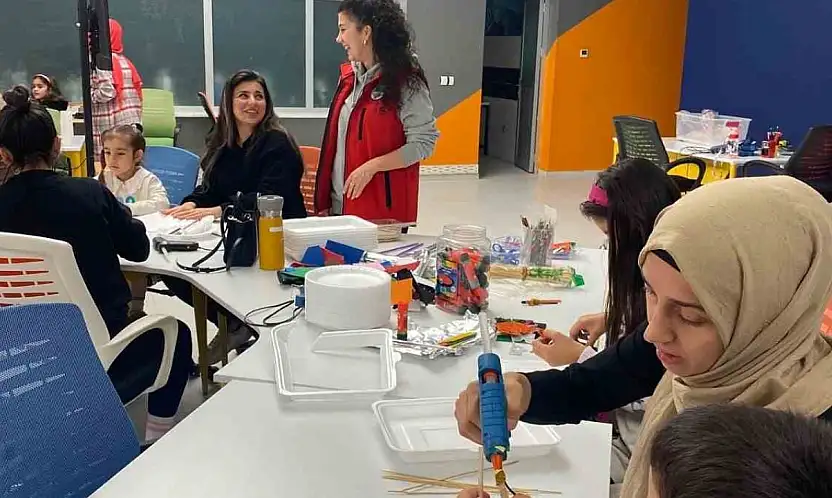 Büyükşehirden ara tatilde bilim şöleni: Çocuklar bilimle buluştu