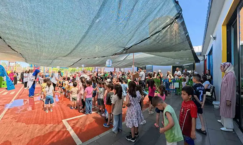 Büyükşehirden çocuklara unutulmaz yaz etkinliği: Çocuk kütüphanesinde su oyunları
