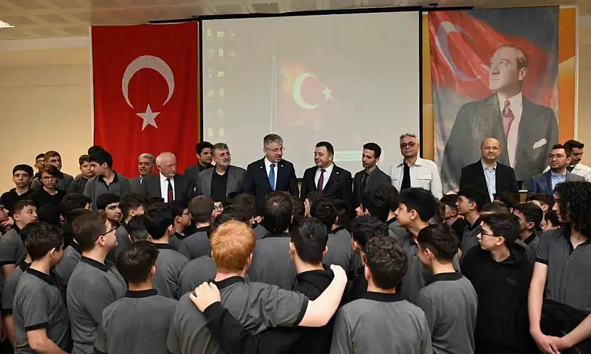 Çopuroğlu, Kariyer Günleri'nde öğrencilerle buluştu