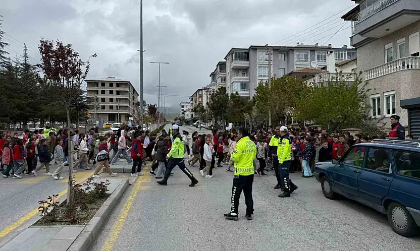 Develi'de çocuklara trafik eğitimi