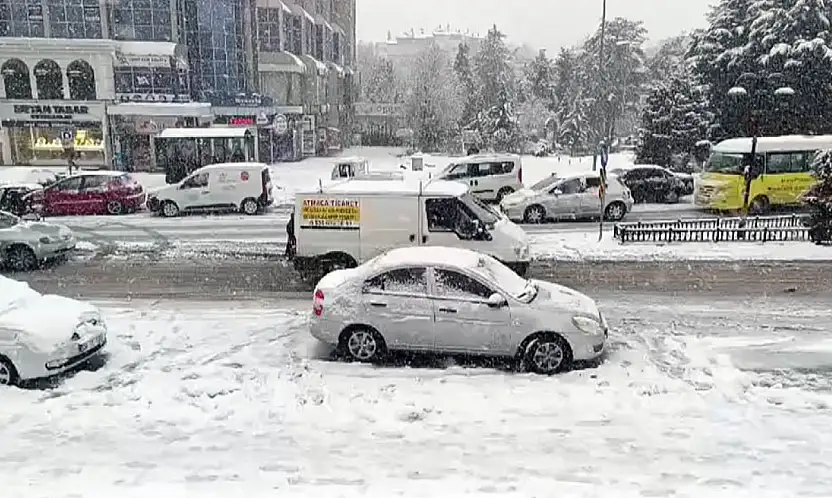 Develi'de kar yağışı etkili oldu