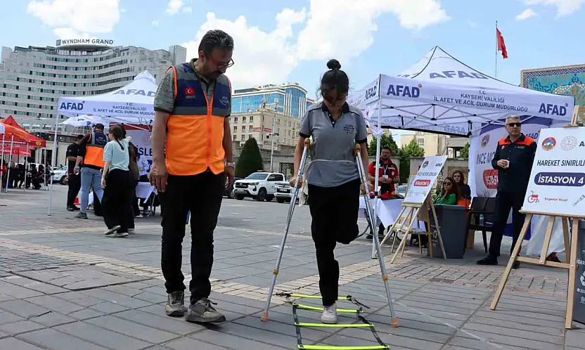 Engellilerin yaşadığı zorlukları empati kurarak öğrendiler
