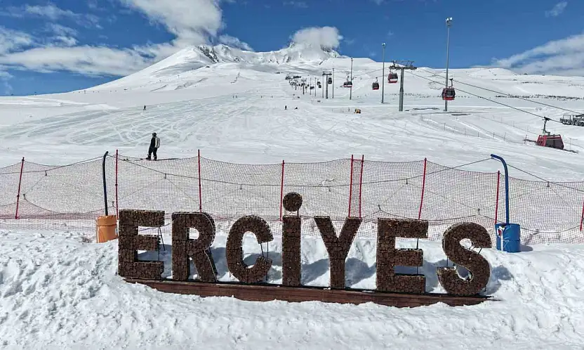 Erciyes'te kayak keyfi nisanda da sürecek