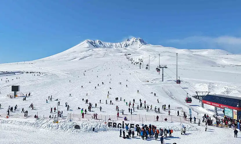 Erciyes'te kayak sezonu tüm hızıyla devam ediyor