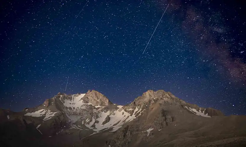 Erciyes'te Perseid Meteor Yağmuru görsel şölen oluşturdu
