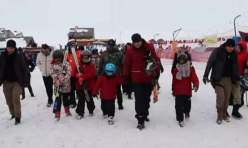 Erciyes'te şehit çocuklarına kayak eğitimi