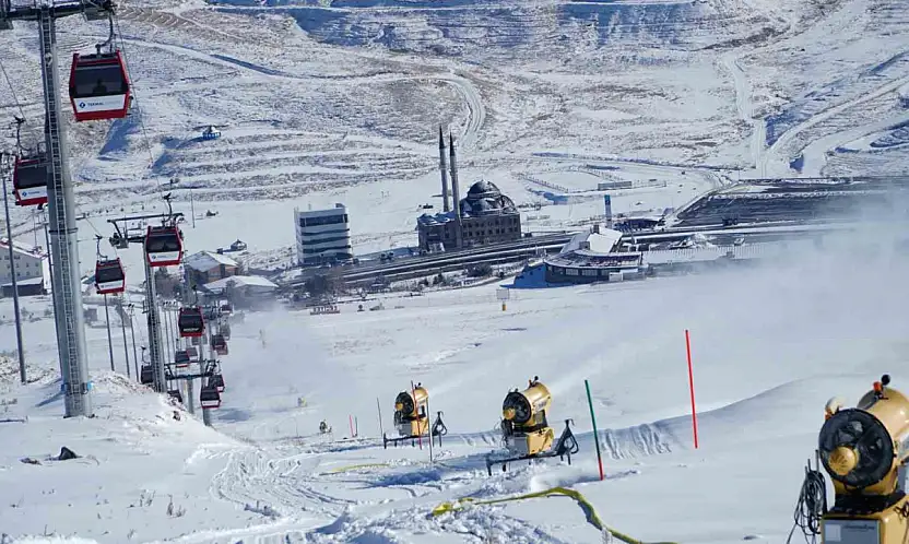 Erciyes'te Türkiye'nin en gelişmiş yapay karlama sistemiyle pistler sezona hazırlanıyor