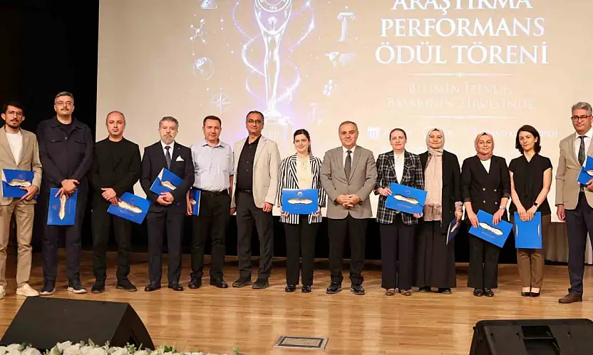 ERÜ'de '2025 Yılı Araştırma Performans Ödül Töreni' düzenlendi