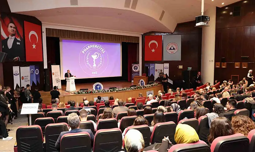 ERÜ'de 'II. Ulusal PharmErciyes Eczacılık Öğrenci Kongresi' düzenledi