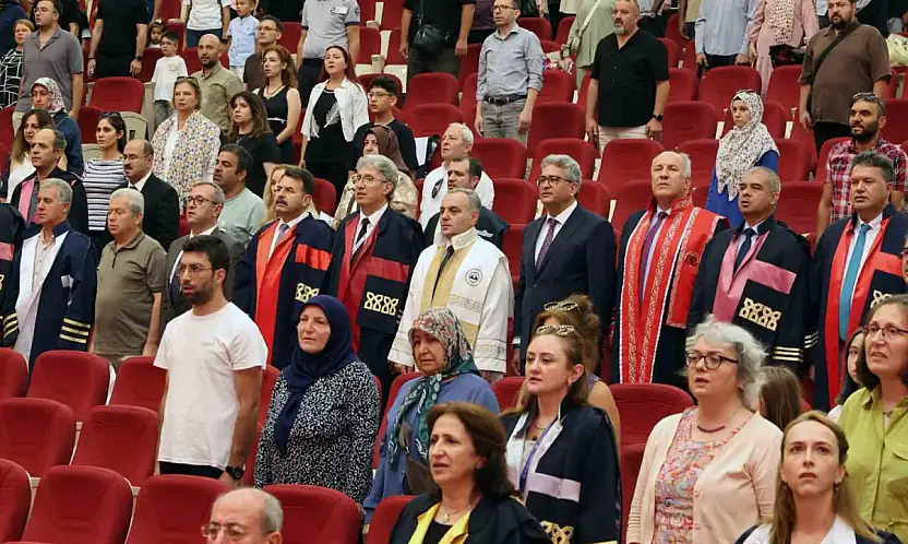 ERÜ'de lisansüstü mezuniyet sevinci yaşandı