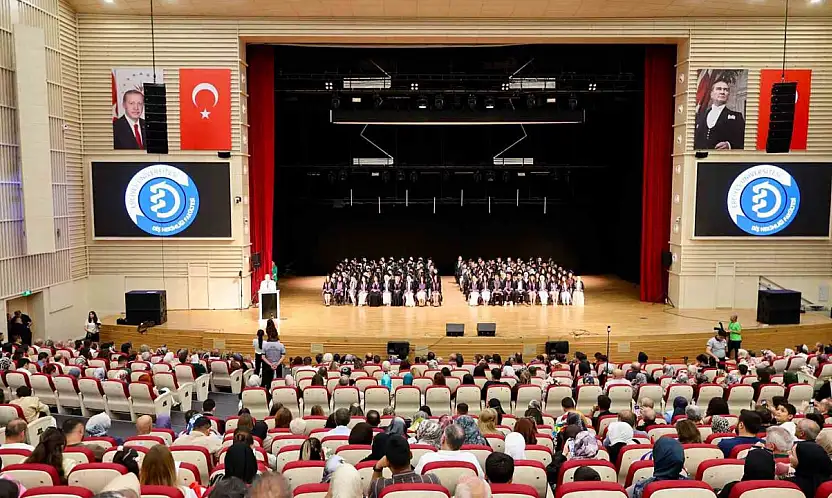 ERÜ Diş Hekimliği Fakültesi 17. dönem mezunlarını verdi