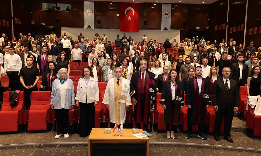ERÜ Eczacılık Fakültesi'nde 'Önlük Giyme Töreni' düzenlendi