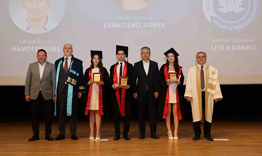 ERÜ İİBF 44. dönem mezunlarını verdi