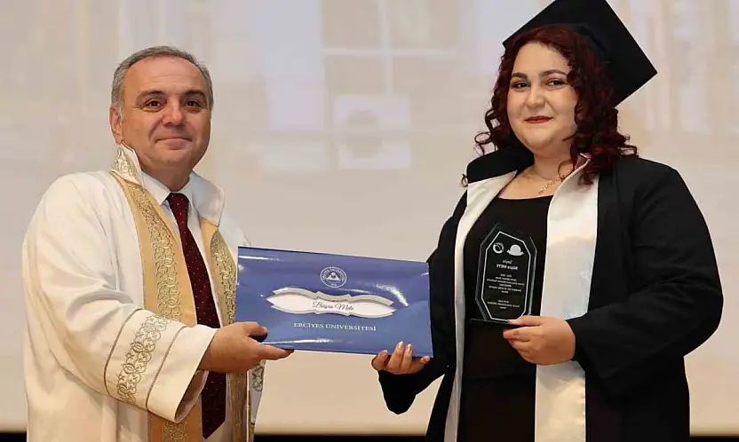 ERÜ Mimarlık Fakültesi'nde mezuniyet sevinci