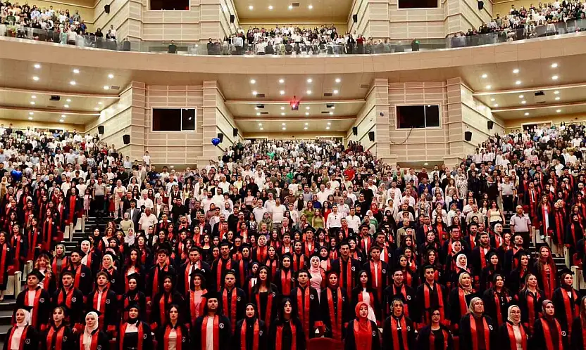 ERÜ Sağlık Hizmetleri Meslek Yüksekokulu yeni mezunlarını verdi