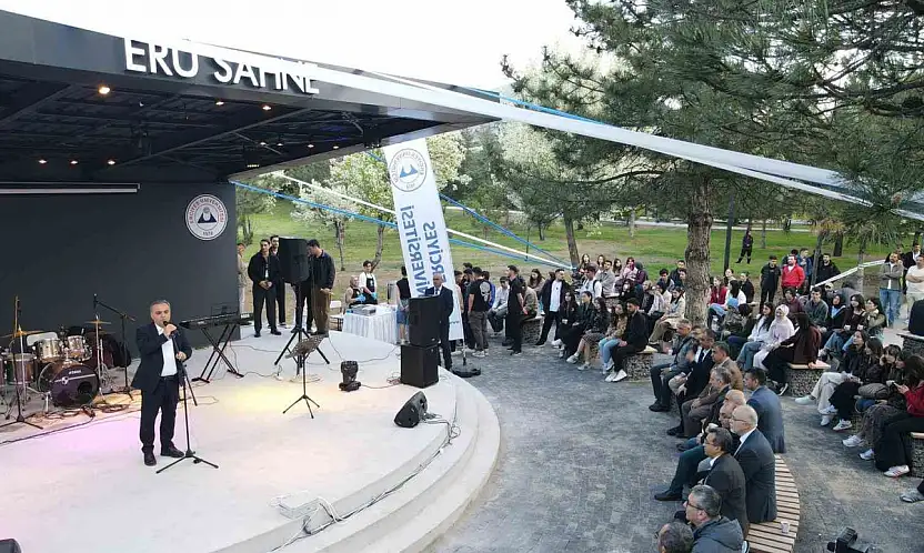ERÜ sahne muhteşem konserle açıldı