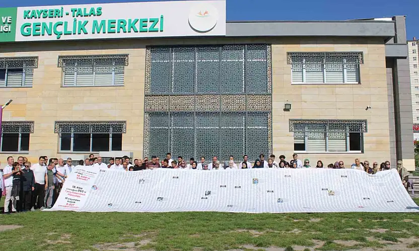 Gazze'de ölen çocukların ismi 12 metre uzunluğundaki pankarta sığmadı