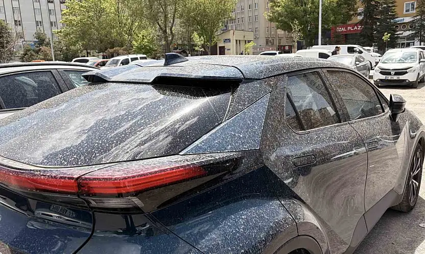 Gökten çamur yağdı, oto yıkamacılar ne yapacağını şaşırdı