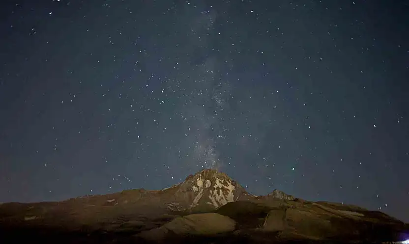 Gökyüzü tutkunları, Perseid meteor yağmurunu Erciyes'te takip etti