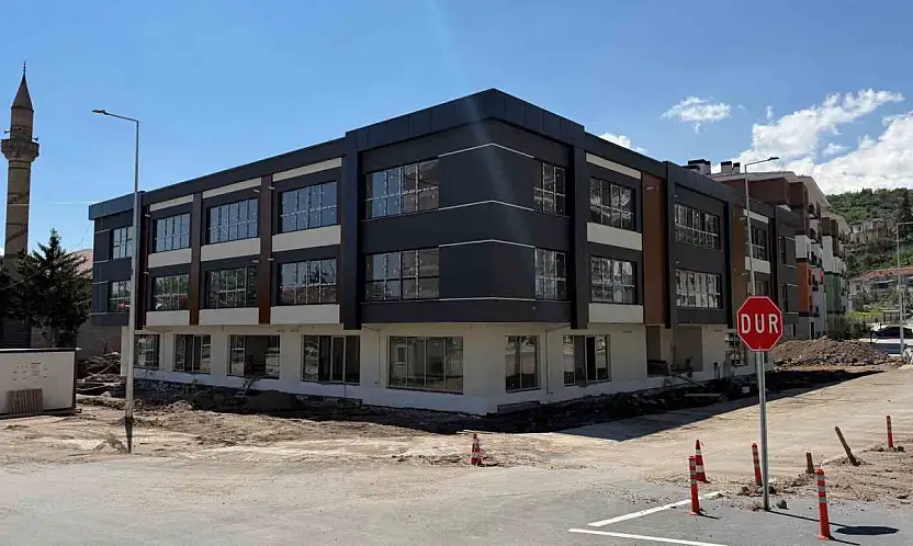 Hacılar'da 32 işyeri satışa çıkıyor