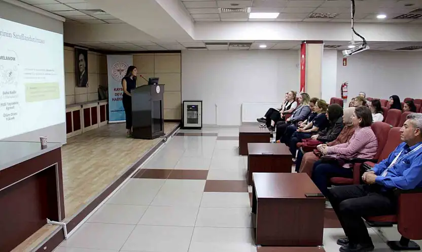 Hastane personeline 'Cilt Kanseri Farkındalık Eğitimi' verildi