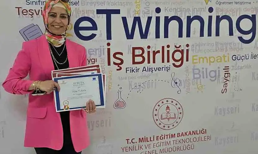 Hilal öğretmen geliştirdiği eTwinning projeleri ile öğrencilerin yüzünü güldürdü