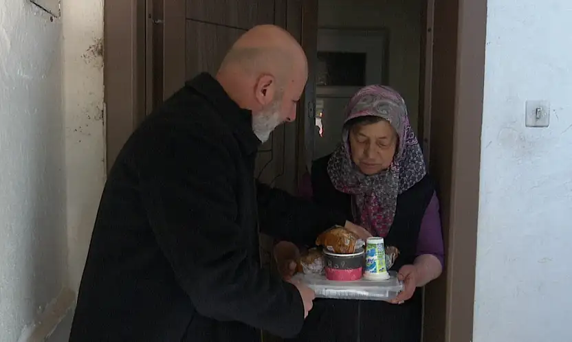 Hizmetleriyle gönüllerde taht kuran Başkan Çolakbayrakdar'a dualarla teşekkür