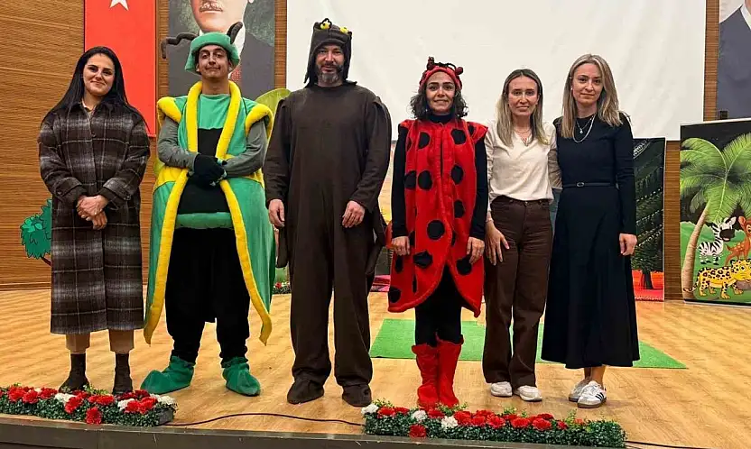 İlkokul öğrencilerinin tiyatro coşkusu