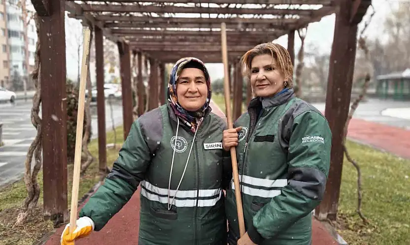 Kadınlar temizlik aşklarını parklara da yansıtıyor