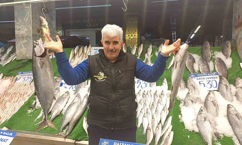 Kar yağdı, balık tezgâhları şenlendi