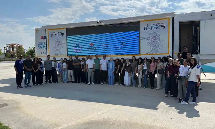 Kayseri Büyükşehir, 500'ü aşkın öğretmen adayını geleceğin teknolojileriyle buluşturuyor