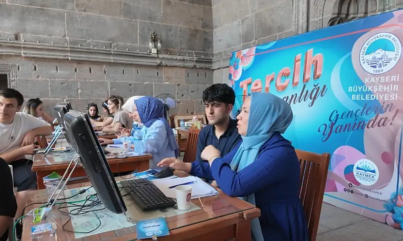 Kayseri Büyükşehir'in ücretsiz YKS tercih danışmanlığına yoğun ilgi: Gençlerden tam not