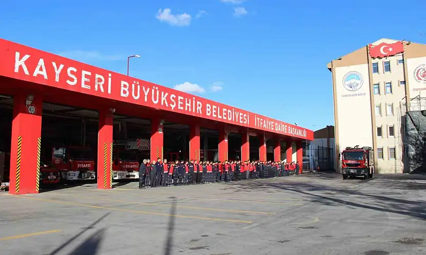 Kayseri Büyükşehir İtfaiyesi, Kırıkkale'deki kimya fabrikası yangınına destek için harekete geçti