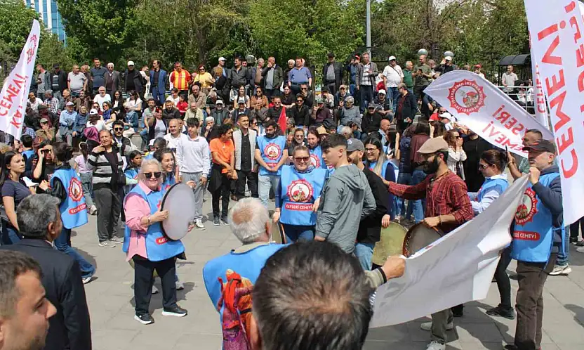 Kayseri'de 1 Mayıs halaylarla kutlandı