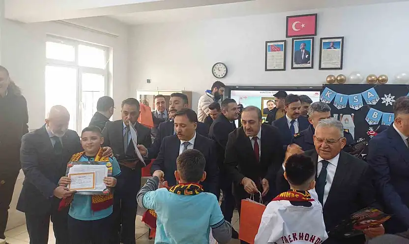 Kayseri'de 322 bin öğrenci karne aldı