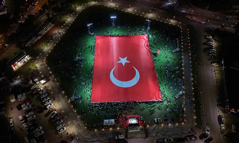 Kayseri'de dünyanın en büyük Türk bayrağı açıldı
