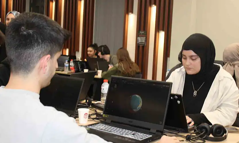 Kayseri'de gençleri uzayla buluşturan TUA Astro Hackathon Yarışması başladı