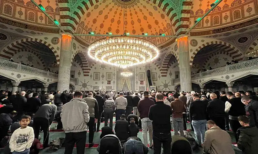 Kayseri'de Kadir Gecesi dualarla idrak edildi