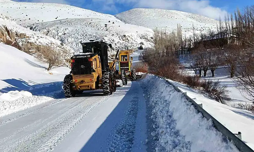 Kayseri'de kapanan 126 yol ulaşıma açıldı