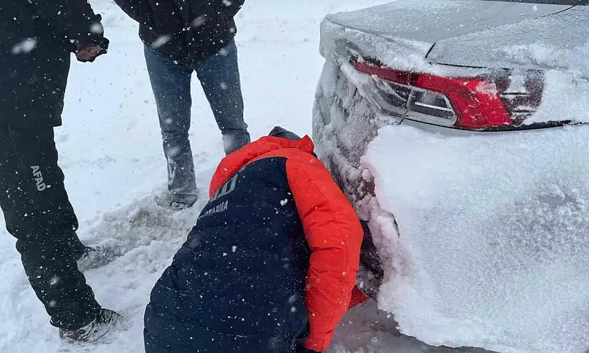 Kayseri'de kar yağışı sonrası mahsur kalan vatandaşlar kurtarıldı