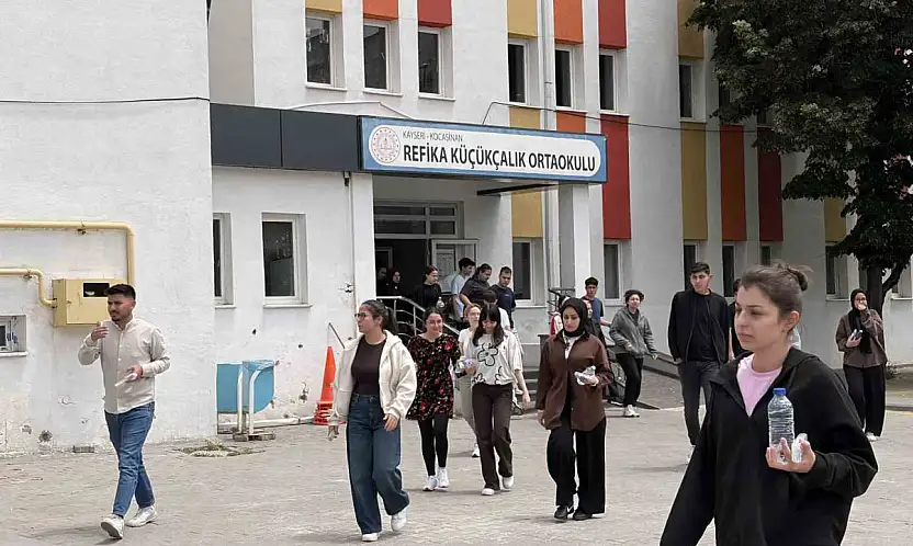 Kayseri'de polis geç kalan adayları sınava yetiştirmek için seferber oldu