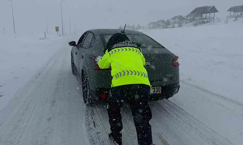 Kayseri'de ulaşıma kar engeli